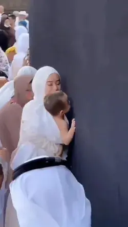 Baby Kiss to Kaaba