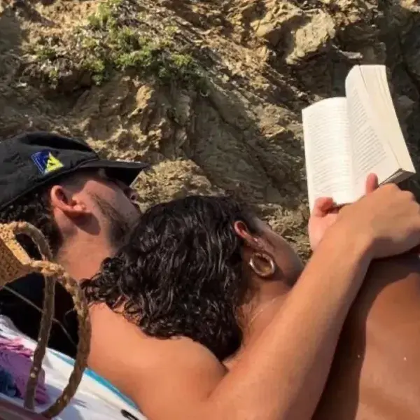 amour toujours | lovers reading at the beach | couple vacation photos inspo