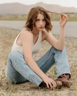 Emily Rudd: One Piece's only pink ball, "hatching" 3 years to win the role, beautiful real life 1...