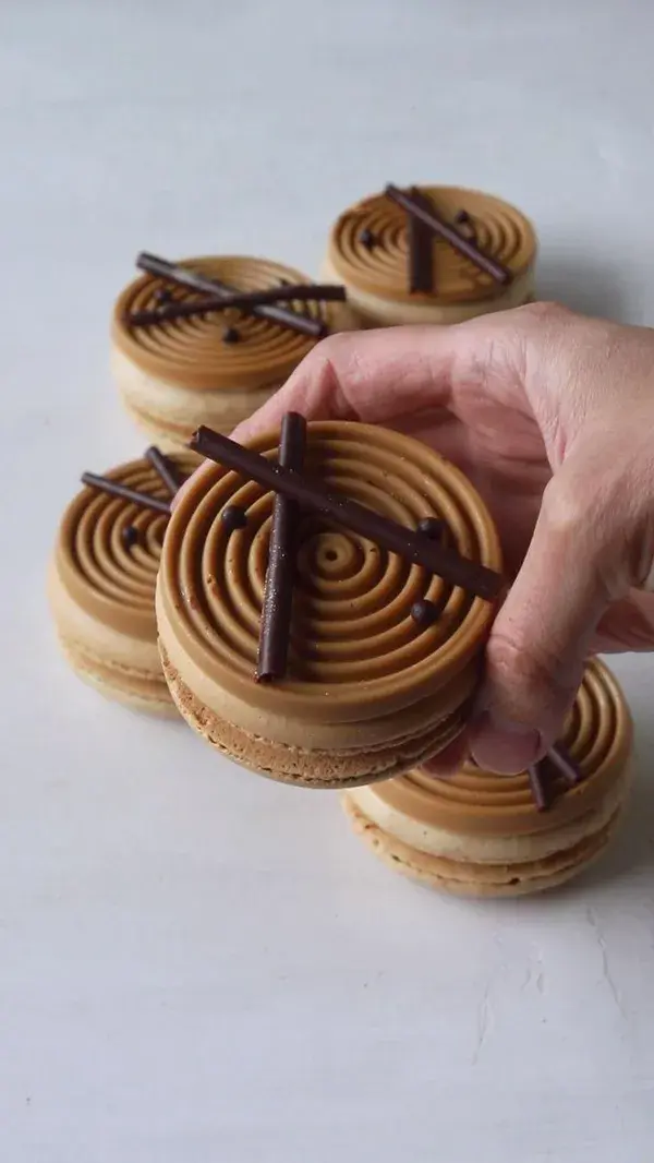 Amarula Macarons