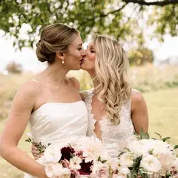 www.brides.com