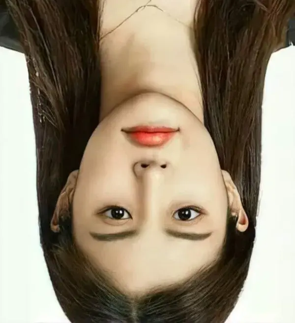 Turn your mobile upside down to see any interesting and comment me what different you can see 👇