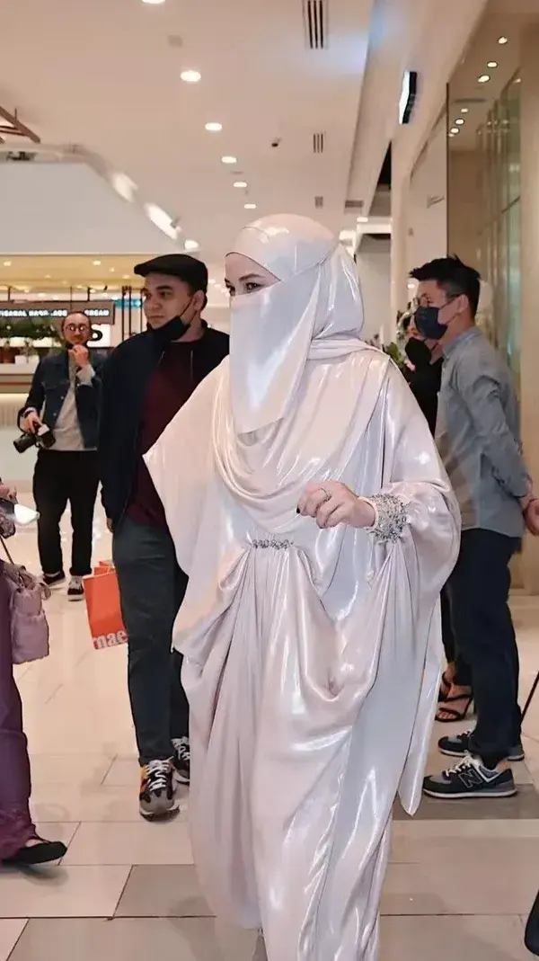 Neelofa