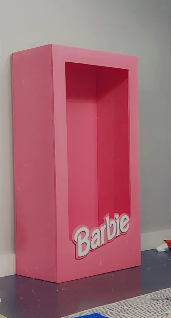 DIY Barbie photo booth