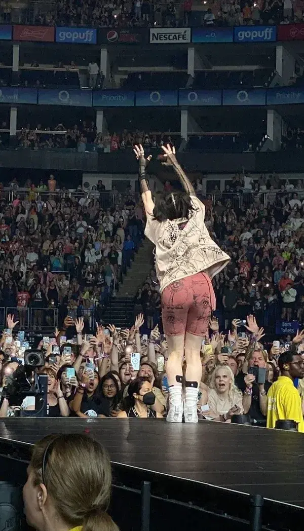 Billie performing at the The O2 Arena in London, UK night 4🤍