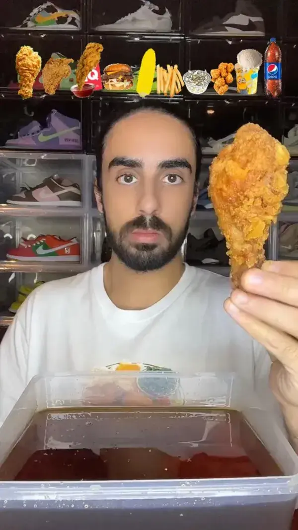 Food ASMR Eating Fried Chicken dipped in Honey 🍗 🍯