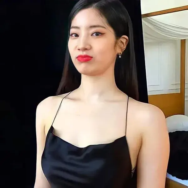 Dahyun - Beautiful In Black