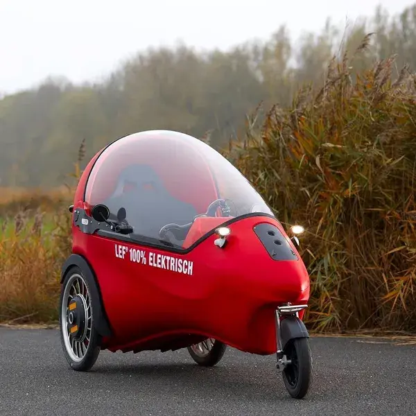 One-person, three-wheeled e-bike/car