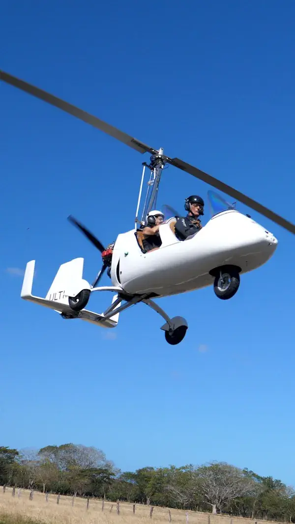 Autogyro in Costa Rica