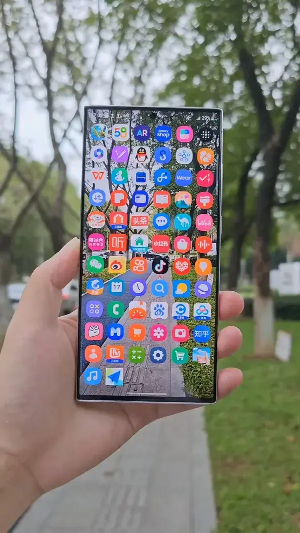 The smoothness of OneUI on the Galaxy S23 Ultra is absolutely mind-blowing! 😲💯⁣