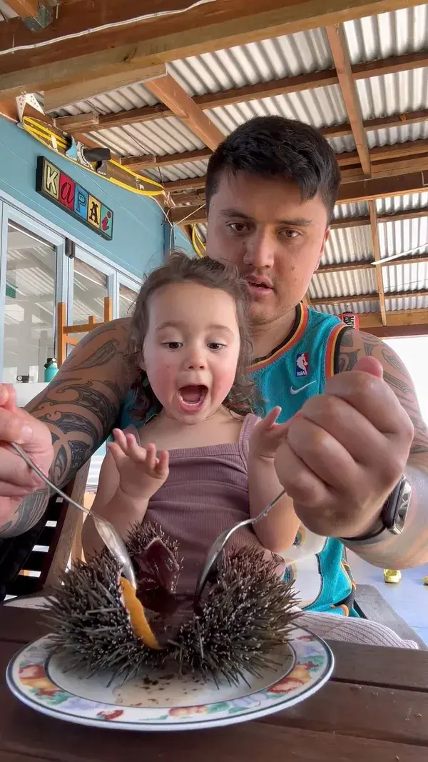 Louis’s daughter shows us how to eat kanis, which is Māori for sea urchin!