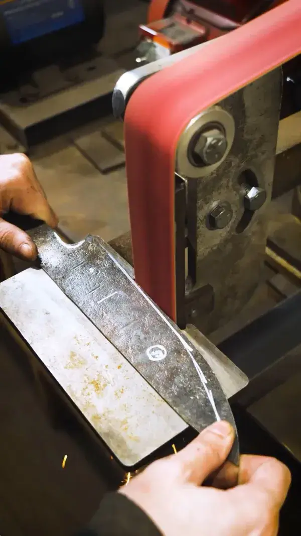 Daily Grind to Build a beautiful knife