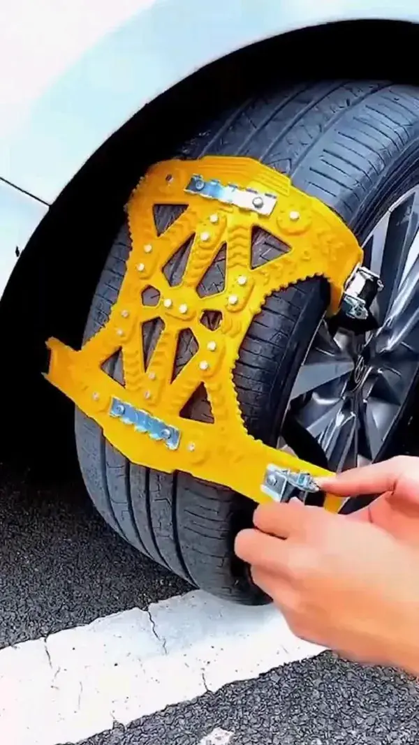 This is the car tyre snow chain which allows you to drive safely in the snow ! #carmusthaves
