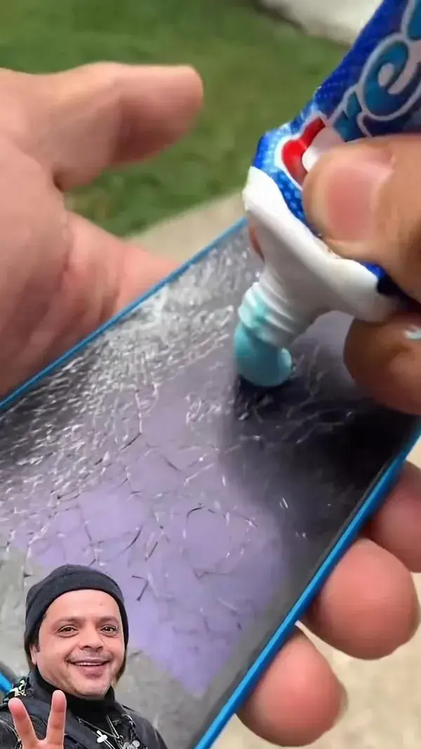 Fix an Iphone with Toothpaste?!? 🤯