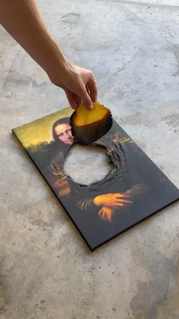 Turning Mona Lisa into a ring