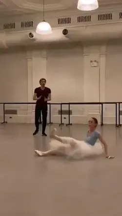 Funny ballet dancer fails 🤣👏🏼