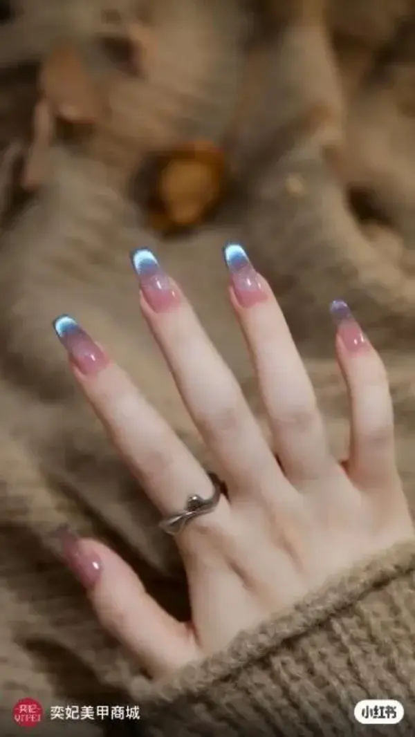 Lighting nails
