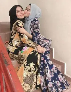 cewek cantik jilbab hitam lagi dimobil main lidah