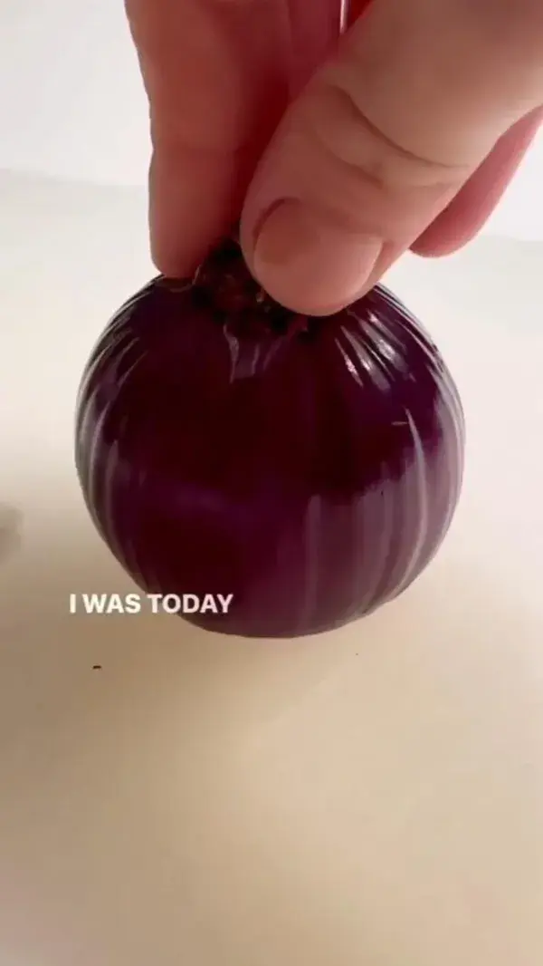 ONION HACK 🧅😮 HOW TO CUT AN ONION