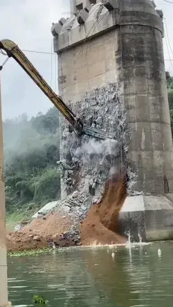 Pilar de ponte com enchimento de areia.