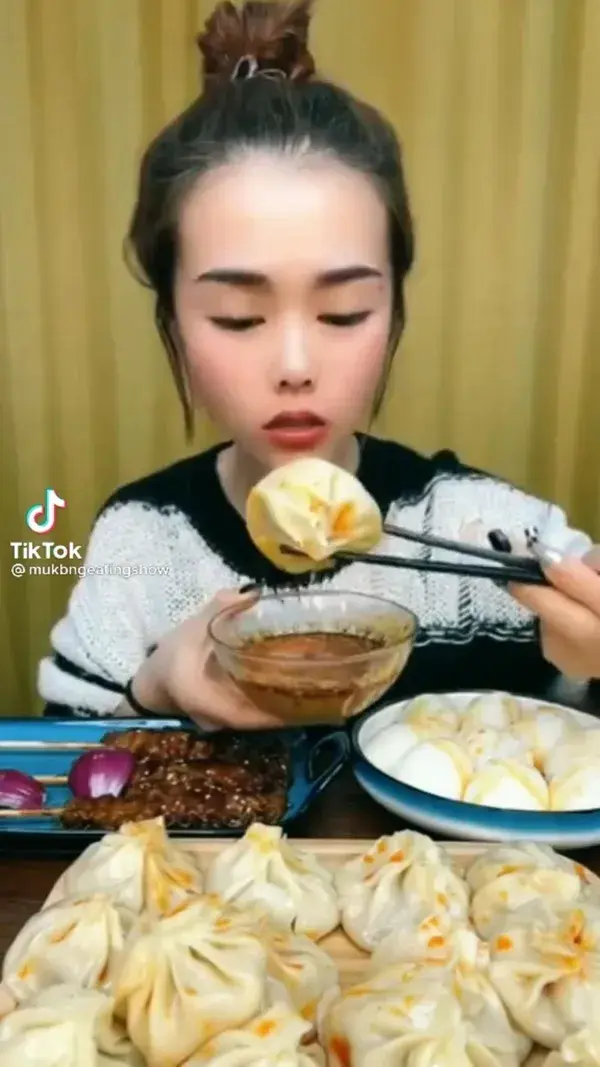 Giant mukbang enjoy 🥰