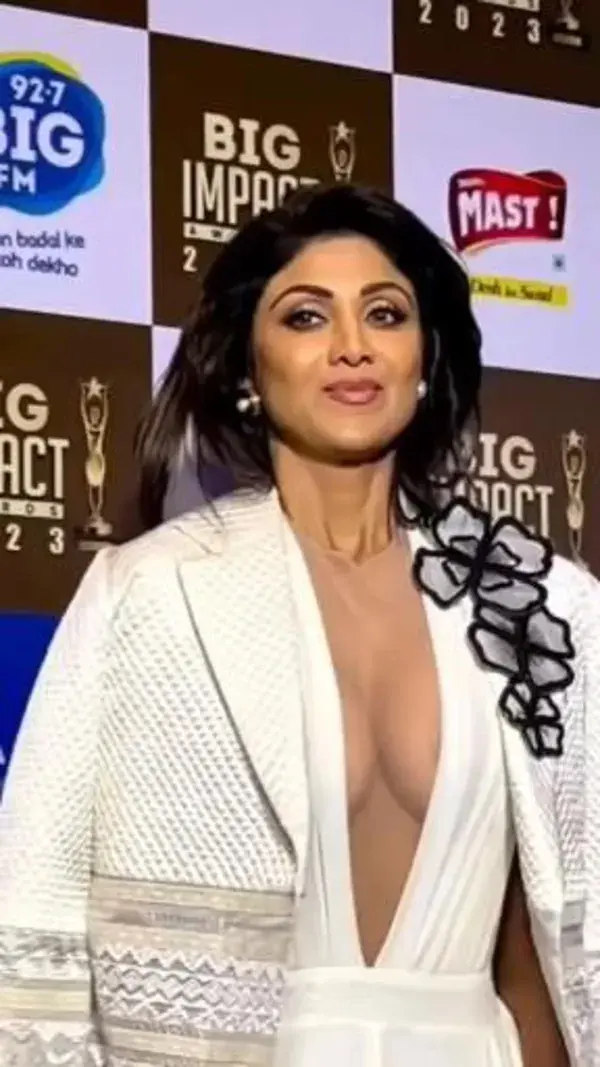 Shilpa Shetty Cleavage