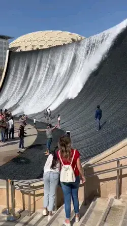 Dubai Unveils Reverse Waterfall❤