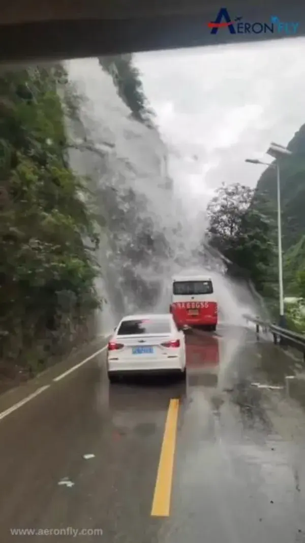 Natural Car Wash 😳🚘 | AeronFly | Make Your Safar Suhana | Waterfalls