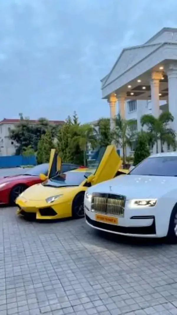 Rolls Royce or Lamborghini Aventador