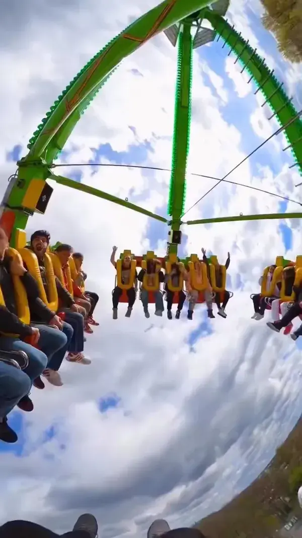 Would you like to dare the Amazing Konga Frisbee ride 📍 Konga, Dortmund Fair, Germany 🇩🇪