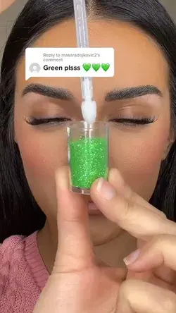 Green glitter lipgloss hack