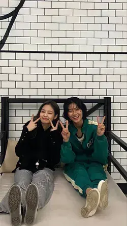 jennie with hoyeon jung