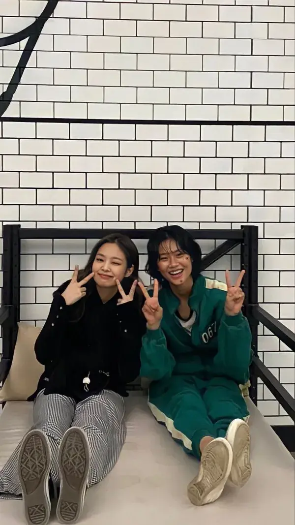 jennie with hoyeon jung