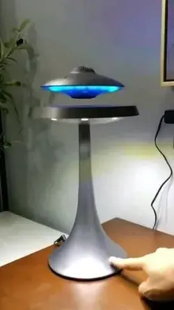 Flying UFO lamp