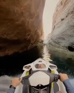 Jet skiing through the canyon walls in Utah