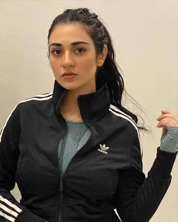 Sarah Khan 🖤🖤✨