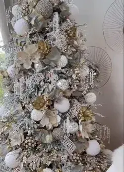 TREE DECORATIATING IDEA