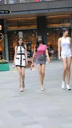 #Long legs #street beauty #Chinese beauty