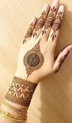 New goll tikki mehndi 😍😍