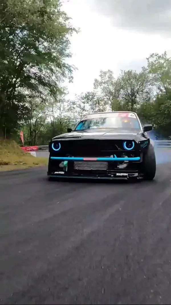 Drifting E30🔥