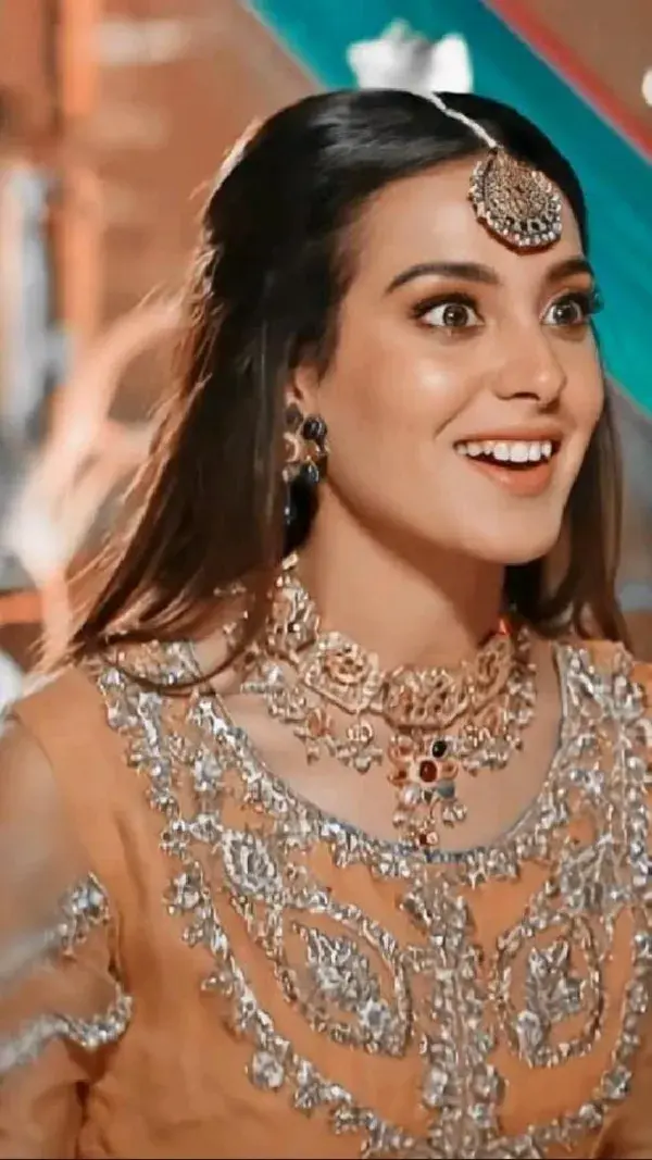 iqra aziz