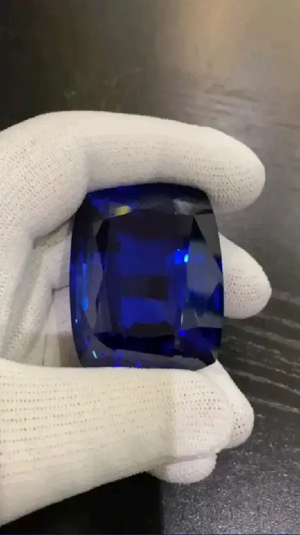 Amazing Blue Sapphire Gemstone