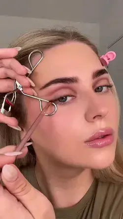 eyelash curler makeup hack