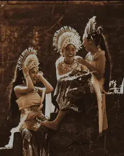 traditional balinese dance crown