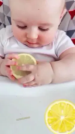 Baby reaction 🤣🤣