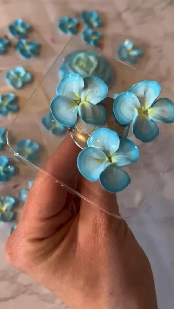 Making hydrangea flowers out of acrylic paint
