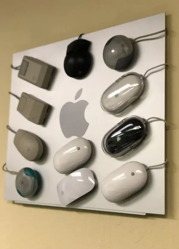 Apple Mice on G5 case display | Apple computer, Apple macintosh, Apple technology