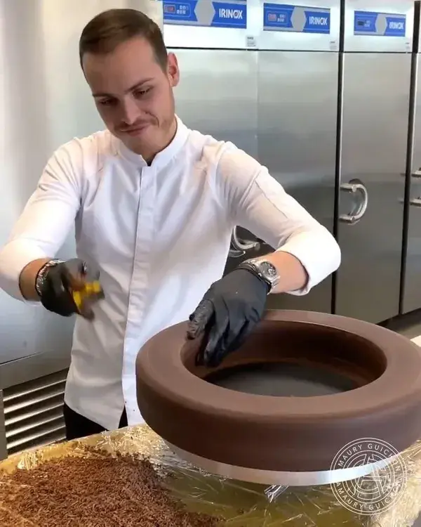 Amaury Guichon [Video] | Chocolate art, Amazing food art, Chocolate sculptures