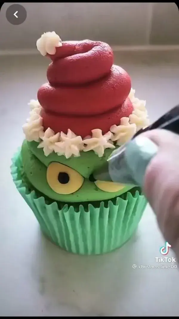 Whimsical Christmas Cupcake Decorating Ideas