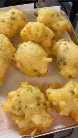 Pettole pugliesi: succulente frittelle di pasta lievitata, morbide dentro e croccanti fuori!